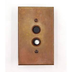 Peut inclure: Panneau en bois rustique avec l'inscription "Welcome to our home" en lettres blanches. Le panneau présente une finition vieillie et un design simple et accueillant, idéal pour la décoration d'entrée.