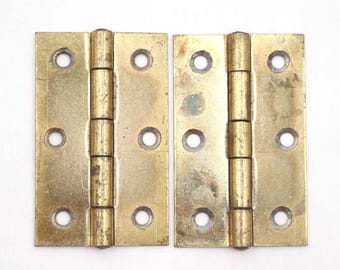 Coppia di cerniere vintage per ante di armadi in acciaio placcato ottone, dimensioni 1,875 x 3 pollici.