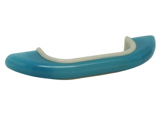 Tirador de puente vintage de plástico azul y blanco de mediados de siglo de 3,75 pulgadas