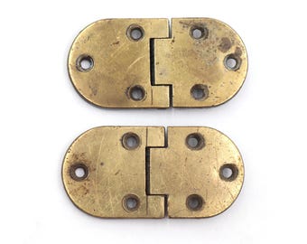 Para zabytkowych, podłużnych, mosiężnych zawiasów do lodówki