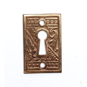 Antique 1.75 in. Aesthetic Ornate Brass Door Keyhole Cover Plate