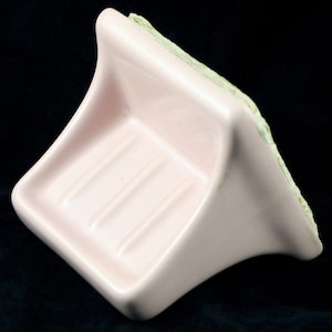 1950s Pale Pink Ceramic Flush Mount Wall Soap Dish