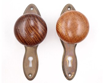 Vintage houten messing sierdeurknopset