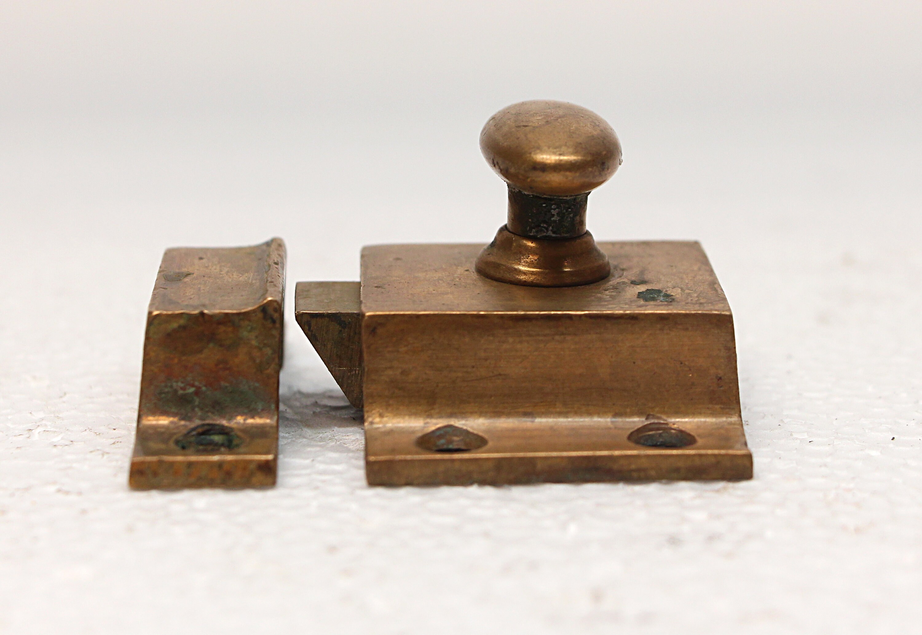 Clásico Antiguo 2.125 in. Cierre del gabinete de bronce | Etsy