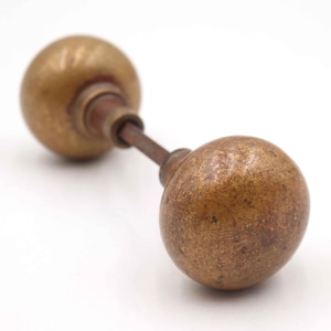 Par vintage 5 cm runda dörrknoppar i mässing