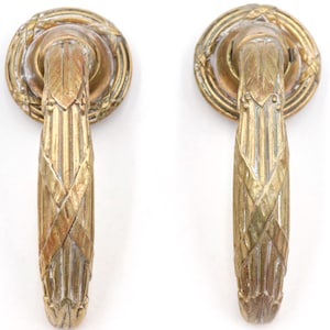 Peut inclure: Panneau en bois rustique avec l'inscription "Welcome to our home" en lettres blanches. Le panneau présente une finition vieillie et un design simple et accueillant, idéal pour un porche ou une entrée.