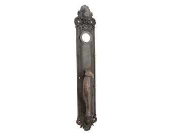Tirador de puerta de entrada con pestillo de pulgar victoriano de bronce antiguo de Yale & Towne