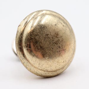 Vintage 3,8 cm rund lådknopp i polerad mässing