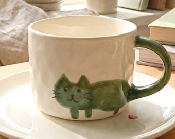 Taza de cerámica verde con forma de gato hecha a mano, divertida taza de café con forma de gato, con asa de cola de gato, bonito regalo para amantes de los gatos, regalo de inauguración de la casa, taza de té.