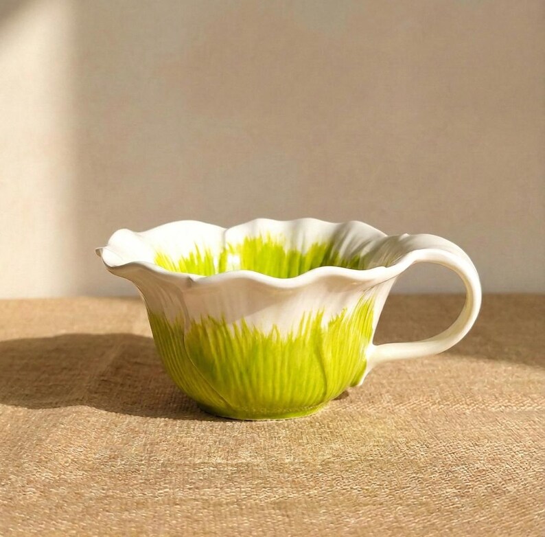 Juego de tazas con diseño floral hechas a mano, 5 colores, hermosa taza y platillo de cerámica con forma de flor, linda decoración de cocina, regalos únicos para el hogar, taza de café y té. Green Mug Only