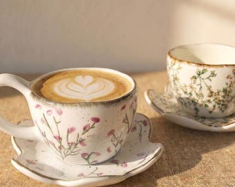 Juego de taza y platillo con pintura al óleo de flores rosas, taza de café con diseño de flores silvestres, taza de té floral, cerámica de inspiración vintage, regalos para inauguración de casa