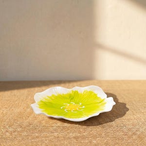 Juego de tazas con diseño floral hechas a mano, 5 colores, hermosa taza y platillo de cerámica con forma de flor, linda decoración de cocina, regalos únicos para el hogar, taza de café y té. Green Saucer Only