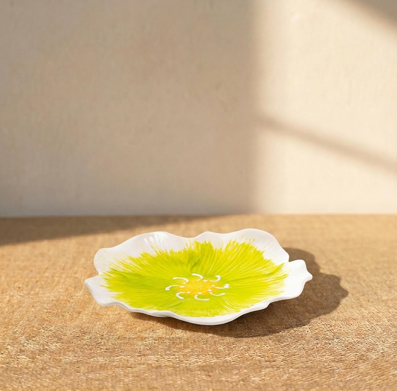 Juego de tazas con diseño floral hechas a mano, 5 colores, hermosa taza y platillo de cerámica con forma de flor, linda decoración de cocina, regalos únicos para el hogar, taza de café y té. Green Saucer Only