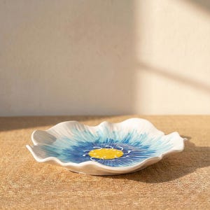 Juego de tazas con diseño floral hechas a mano, 5 colores, hermosa taza y platillo de cerámica con forma de flor, linda decoración de cocina, regalos únicos para el hogar, taza de café y té. Blue Saucer Only