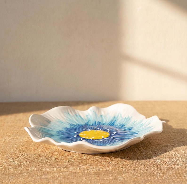Juego de tazas con diseño floral hechas a mano, 5 colores, hermosa taza y platillo de cerámica con forma de flor, linda decoración de cocina, regalos únicos para el hogar, taza de café y té. Blue Saucer Only