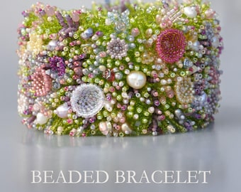 Handleiding voor een armbandje van zaadkralen • Patroon voor een bloemenarmband • Kralenborduurwerk • PDF (Engelstalig)