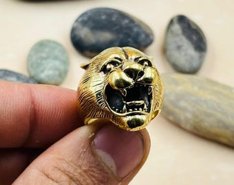 Anillo de oro con cabeza de león rugiente, anillo con cara de león, anillo llamativo con cabeza de león, joyería de león salvaje, anillo con animal de la selva, anillo de león llamativo