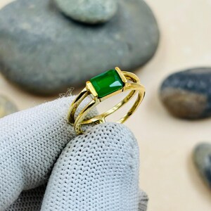 Green Stone Ring Rectangle Cut Gold Ring Double Band Ring Open Frame Ring Emerald Color Stone Ring Minimal Geometric Ring
