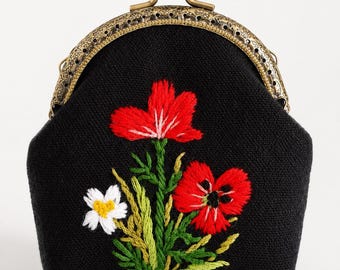Embroidered Floral Coin Purse, Vintage Kiss Lock Wallet, Small Frame Change Purse