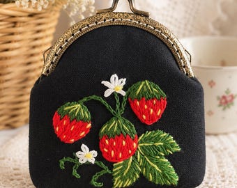 Linen Strawberry Coin Purse, Hand Embroidered Kiss Lock Wallet, Vintage Pouch