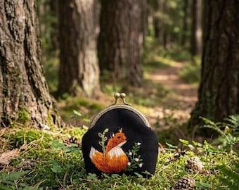 Hand Embroidered Linen Coin Purse – Fox Floral Brass Kisslock Wallet (Cottagecore Accessory)
