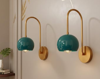 Aplique de pared moderno de mediados de siglo con globo verde, lámpara de pared de latón de doble luz, lámparas de pared retro Art Deco para sala de estar, baño y dormitorio.