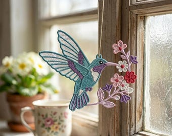 Diseño de bordado de encaje independiente con colibrí en tonos pastel (descarga digital)