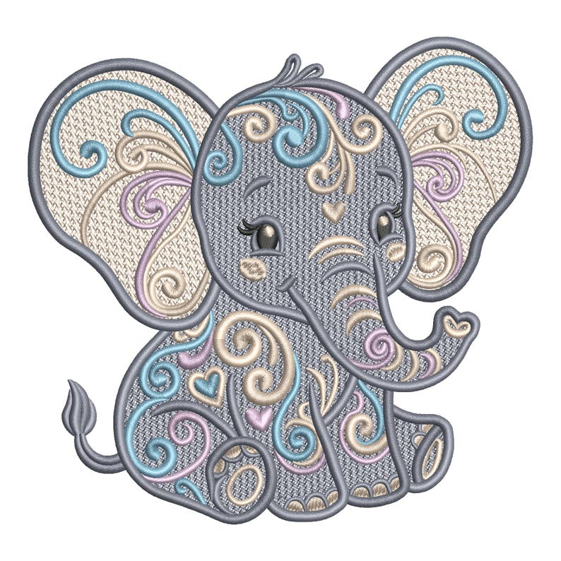 K&ouml;nnte beinhalten: Gesticktes Design eines sitzenden Baby-Elefanten. Der graue Elefant hat detaillierte Wirbel- und Herzmuster in Pastellblau, Rosa und Beige. Die Ohren haben einen strukturierten beigefarbenen Hintergrund. Das Design ist f&uuml;r Babyartikel geeignet.