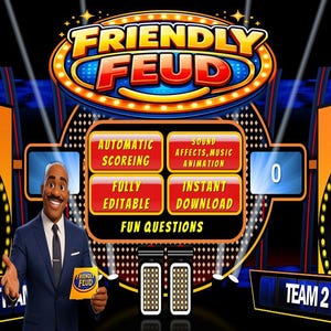 Op de afbeelding: Digitale afbeelding van de spelshow "Friendly Feud" met een presentator in een blauw pak. Het spelbord bevat tekstvakken met functies als "Automatisch scoren" en "Direct downloaden". De score is 0 voor Team 2.