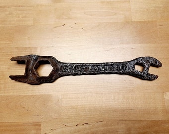 Z2 SYRACUSE Plow Wrench, Vintage Antique, Rustic, Weathered Wrench, Farm Tool, Tractor Spanner Tool, Buggy Wrench, Industrial Multi Tool