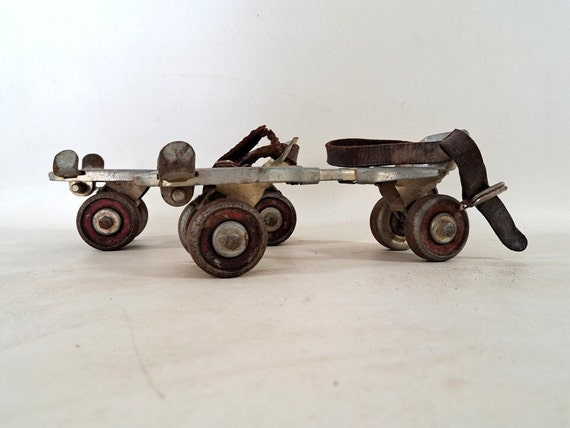 Metal Roller Skates, Vintage Adjustable Skates, M… - image 2