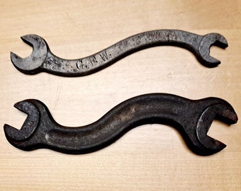 Curved Wrenches, Vintage Bent Curve Spanners, Open End Wrench, Automotive Tool, Farm Tool, Industrial Tool, Specialty Wrench, Rusty Wrenches