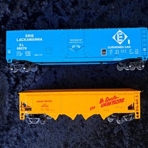 Bachman HO Train Cars, Vintage Union Pacific Quad Hopper, Erie Lackawanna Plug Door