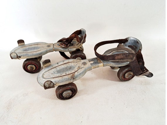 Metal Roller Skates, Vintage Adjustable Skates, M… - image 1