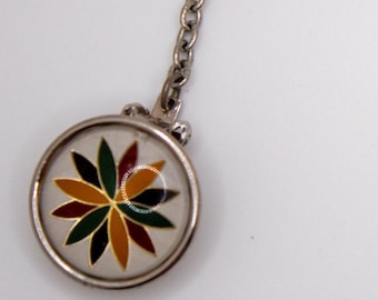 Clip para suéter floral de cloisonné vintage / Cadena protectora de cárdigan de esmalte de mediados de siglo