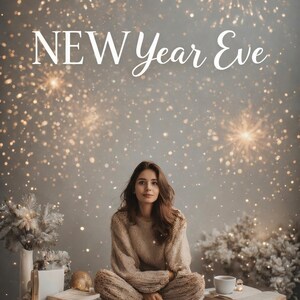 Puede incluir: Una mujer sentada con las piernas cruzadas lleva un suéter y pantalones beiges, con la inscripción "NEW Year Eve" encima. El fondo presenta una exhibición brillante con fuegos artificiales. El nombre de la autora, Slavomíra Delyová Jurčíková, está en la parte inferior.