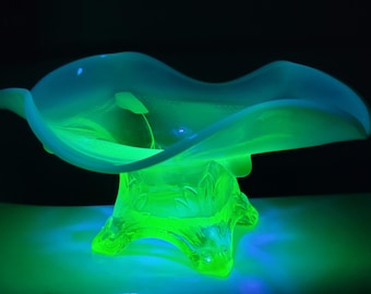 Antique Jefferson Glass Alpine Footed Bonbon Bowl Dish Ruffled Opalescent Edge Uranium Vaseline