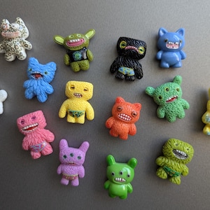 Imán de nevera de resina con forma de monstruo en miniatura – Decoración de criaturas artesanales originales (se vende por unidad) / Imanes AlienFace