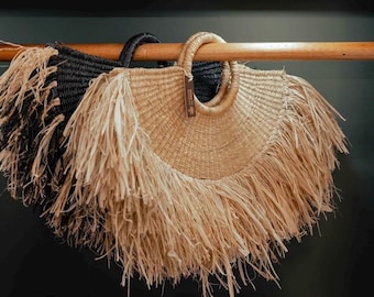 Handwoven Raffia Fringe Tote Bag – Resort Zulu Beach Bag — African Straw Summer  Purse