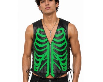 Colete de couro masculino preto e verde com estampa de esqueleto | Moda gótica punk motociclista com costelas à mostra