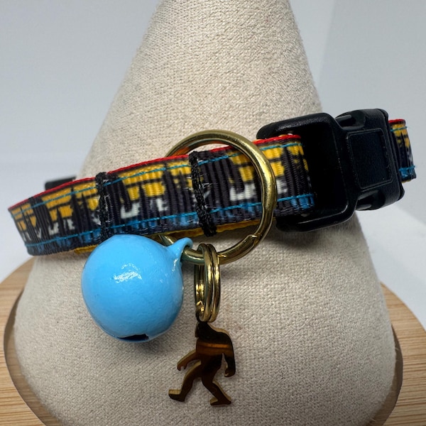 Big Foot Cat Collar with Breakaway Safety Buckle, Charm, and Bell.