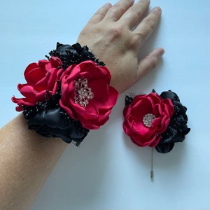 Rot und Schwarz Corsage oder Boutonnière - Blumen für den Abschlussball, Stoffblumen, Ansteckblume für den Abschlussball, HOCO Blumen, Abschlussballgeschenk, Hoco Geschenk, Schwarz und Rot, Rosen