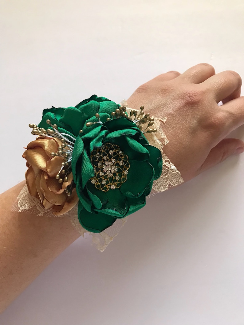 Emerald Green and Gold Wrist Corsage it Boutonnière Etsy