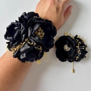 Black and Gold Corsage or Boutonnière - Black Roses, Gold and Black Prom, Homecoming Set, Homecoming Flowers, Fabric Flowers, Silk Roses