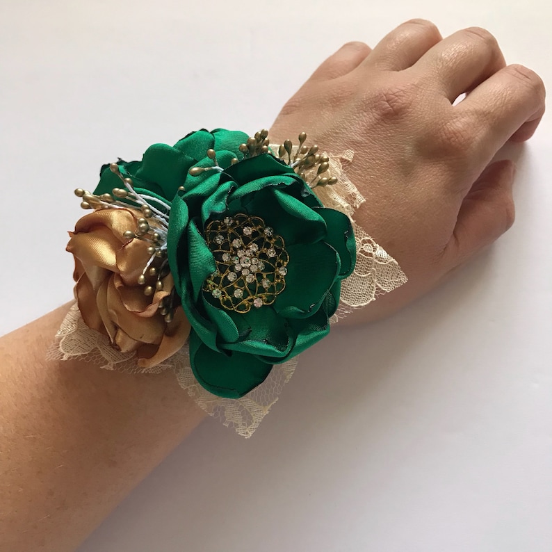 Emerald Green and Gold Wrist Corsage it Boutonnière Etsy
