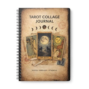 Könnte beinhalten: Ein spiralgebundenes Notizbuch mit einem Vintage-Tarot-Collage-Design. Das Cover zeigt den Text "Tarot Collage Journal" und Illustrationen von Tarotkarten, darunter "The Moon" und "The Sun". Das Notizbuch enthält auch den Text "Notes, Spreads, Symbols".