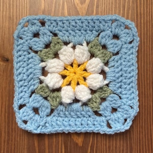 May include: A set of three ceramic nesting bowls in graduating sizes. The bowls have a speckled, matte finish in cream, beige, and brown. The largest bowl is about 20 cm in diameter.