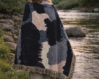 Manta tejida con estampado de camuflaje abstracto / Tonos neutros apagados