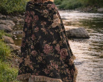 Manta de algodón tejida con estampado floral oscuro, tapiz vintage de rosas, decoración de sofá estilo cottagecore