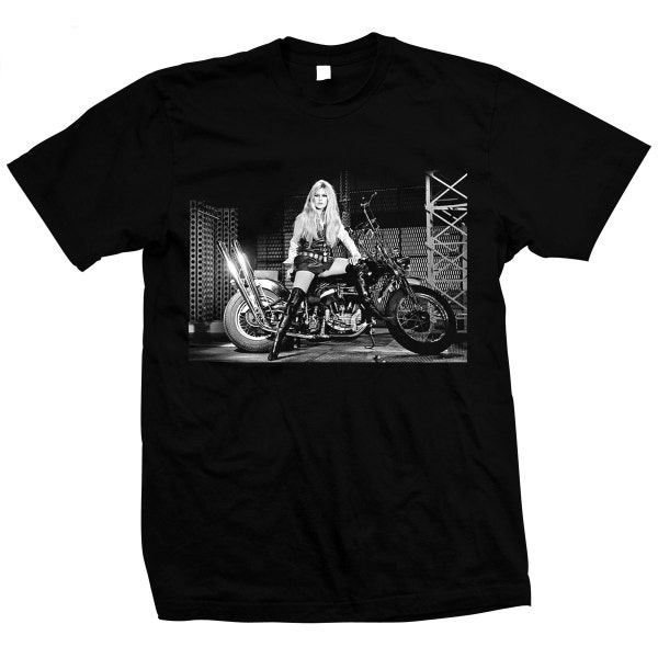 Brigitte Bardot sur une Harley - Pré-rétréci, t-shirt 100% cotongraphyé à la main